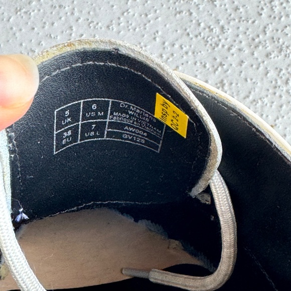 Dr. Martens Willis Stud LEATHER Shoes - Picture 5 of 6